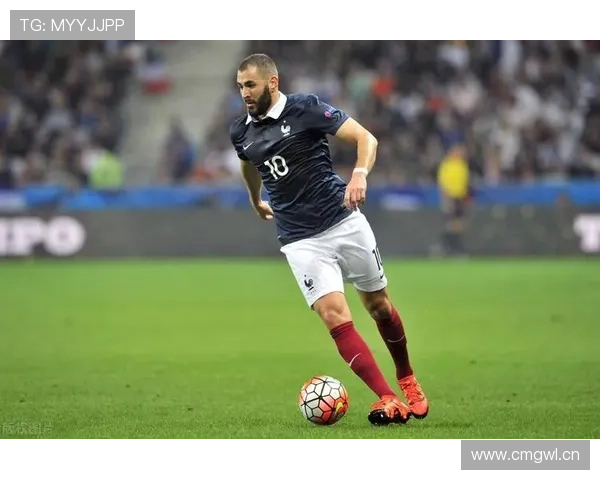 本泽马：从欧冠拼图到五冠核心的进阶之路解析